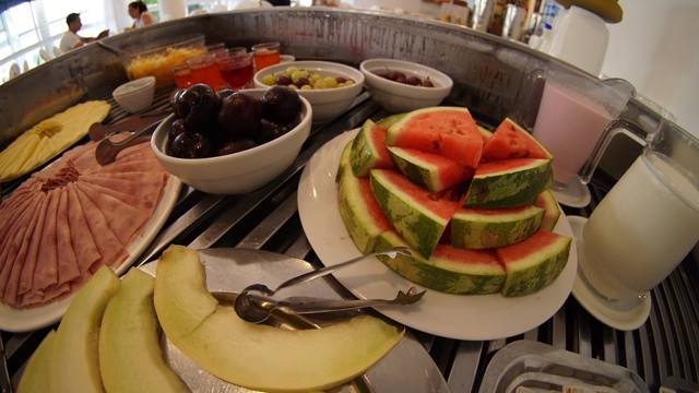 Frutas y fiambres del desayuno